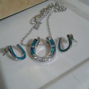 Necklace & earring set